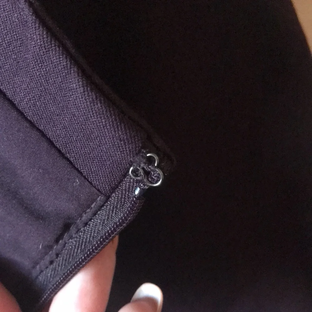 Vince | Burgundy Pencil Skirt Size 2 - Picture 4 of 7